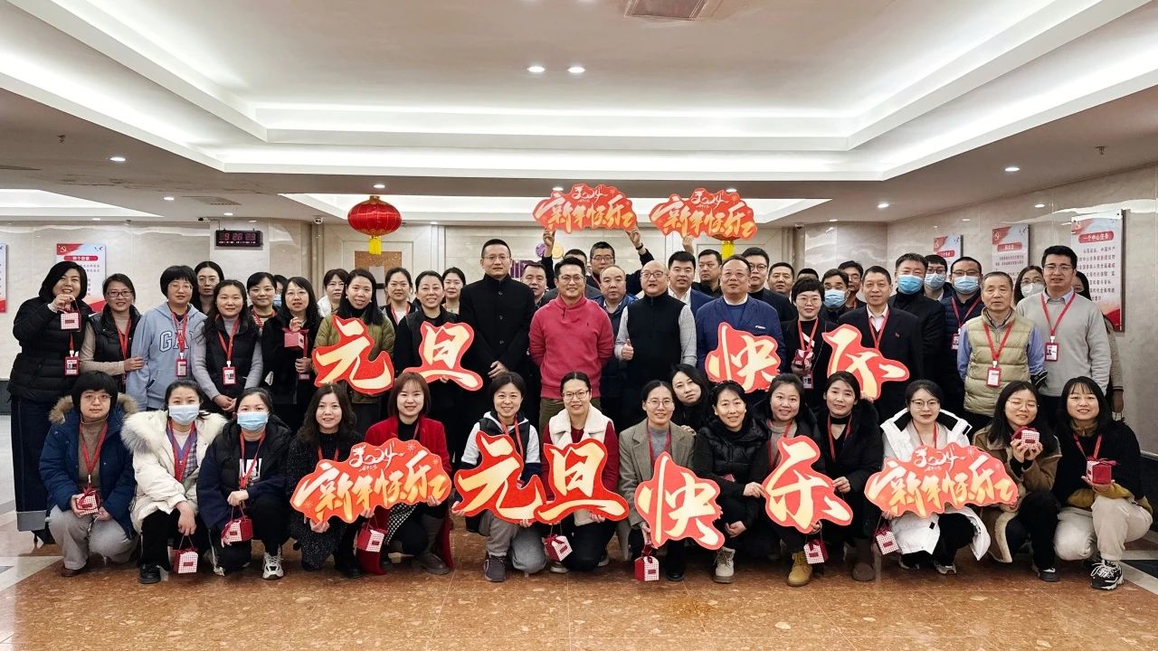 12月29日：供銷(xiāo)大集開(kāi)展“凝心聚力，‘供’赴新程”新年慰問(wèn)活動(dòng)（民生）.jpg