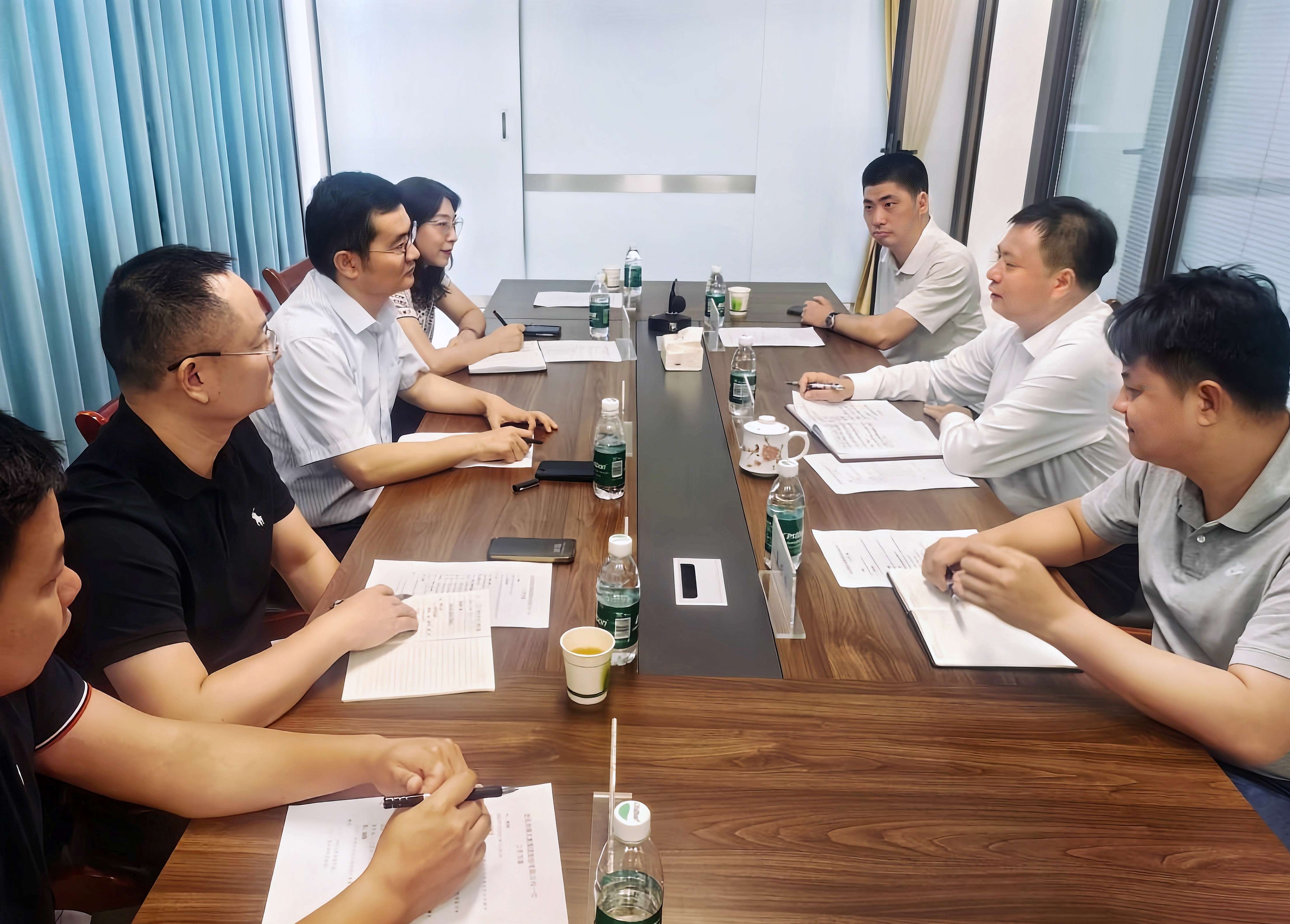 7月20日，朱延東與三亞市副市長(cháng)張長(cháng)豐舉行會(huì )談.jpg